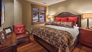 One Steamboat Place #417 Hahns Peak 2 Bedroom