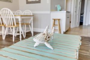 Beachfront Bliss! Airy North Myrtle Beach Condo