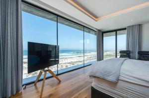 Lifes a View Ocean Villa With Butler, Jacuzzi and Pool