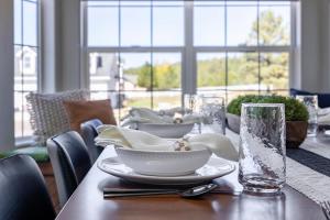 Sparrow Nest Hideaway 5BR Home with Hot Tub