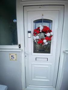 Lesley House 4 bed villa TV Internet Garden