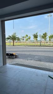 Two-bedroom flat - River view, elevator, free inside car parking