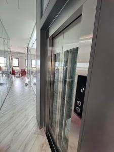 Two-bedroom flat - River view, elevator, free inside car parking