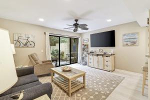 Beach Club Bliss Villa Steps to Sand Shops & Sunshine