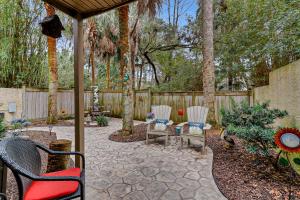 Beach Club Bliss Villa Steps to Sand Shops & Sunshine