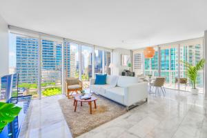 Sky-High Comfort & City Views