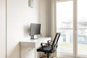 New! Riverside 2BR Flat with Balcony and O2 Arena Views