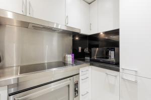 New! Riverside 2BR Flat with Balcony and O2 Arena Views