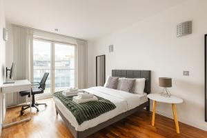 New! Riverside 2BR Flat with Balcony and O2 Arena Views