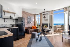 Nice Renting - CAMBRAI - Luxurious Sea View Terrasse - King Bed - Parking - AC - fully equipped