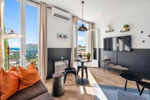 Nice Renting - CAMBRAI - Luxurious Sea View Terrasse - King Bed - Parking - AC - fully equipped