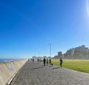 CAPE TOWN 2BR Mouille Pt SEAFRONT Apartment