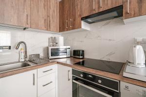 Luxury & Stylish Apartment in Wola Warsaw, Balcony