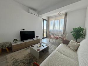 BELVEDERE city view Studios & Apartments with free parking & gym