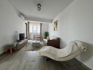 BELVEDERE city view Studios & Apartments with free parking & gym