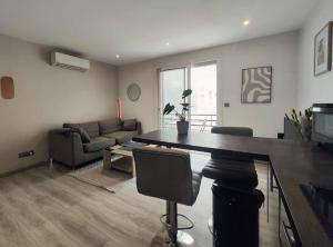 Central & Quiet, 10 min to Palais & Train Station