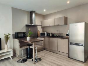 Central & Quiet, 10 min to Palais & Train Station