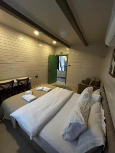 Bungarella Deluxe Bungalows