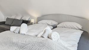 Heaven Suite with 4 Bedrooms a furnished Kitchen and Balcony