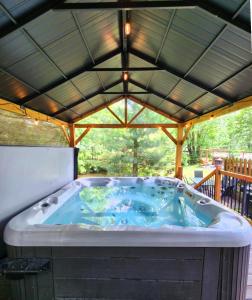 Chalet bord de l'eau avec spa