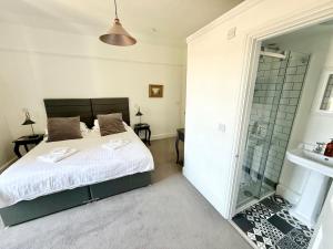 A Grand Georgian Grade II Manor House with Views in Laugharne