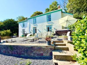 A Grand Georgian Grade II Manor House with Views in Laugharne