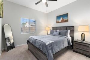 Poolside Family Stay Near Cardinals and Dogers