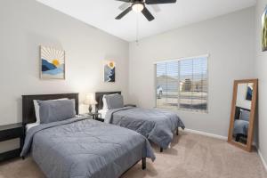 Poolside Family Stay Near Cardinals and Dogers