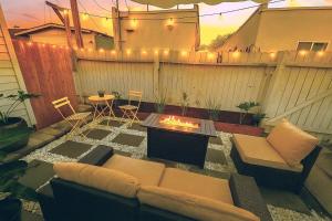 Game Room, AC, Parking, Fire Pit, 10 minutes to Beach