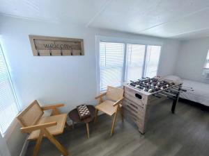 Game Room, AC, Parking, Fire Pit, 10 minutes to Beach