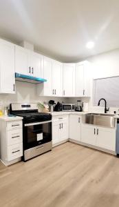 Game Room, AC, Parking, Fire Pit, 10 minutes to Beach