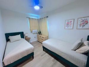 Game Room, AC, Parking, Fire Pit, 10 minutes to Beach