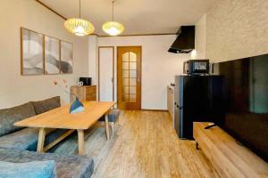 Luna Luxury 4BR Family Villa with Parking - 2 mins from Osaka-ko Station, near EXPO, USJ, Kaiyukan