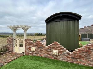 Meadows view shepherds hut