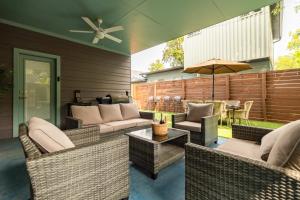 The Q - Austin Family Vacation Home - Hot Tub, Sauna, Gym & Backyard