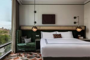 The Tess, Autograph Collection