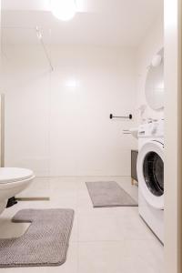 Luxury Modern Apartment with Balcony