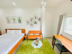 I Riverside 305A I Spacious Studio w Window & Kitchen