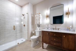 Hollyhock Suite 504