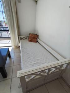 luminoso depto con balcon a cuadras del centro