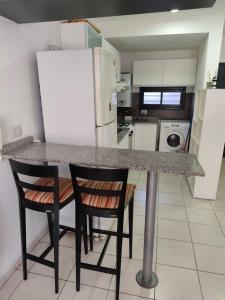 luminoso depto con balcon a cuadras del centro