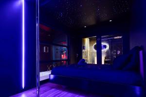 Loveroom Ô Diable Des Plaisirs