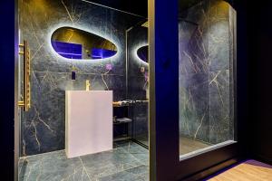 Loveroom Ô Diable Des Plaisirs