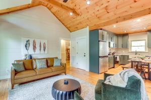 Private Hot Tub! Woodsy Family Cabin in Blue Ridge