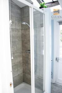 1 Bed Beauty With Parking By Clean Break