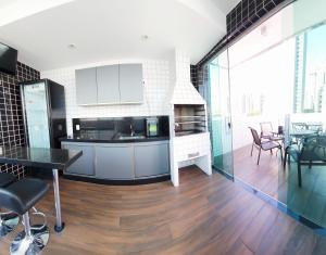 Apto completo! Academia, lavanderia, piscina, comércio!