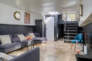 Péniche insolite sur la Seine - près de Paris