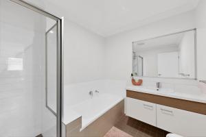 Spacious 3 bedroom townhouse with patio and pool