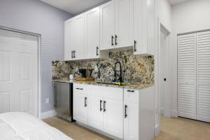 Luxury 4BR Retreat | Pool • Kitchen