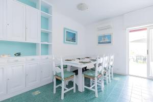 VILLA LILLA Beachfront - Sea View with Parking and Private Garden